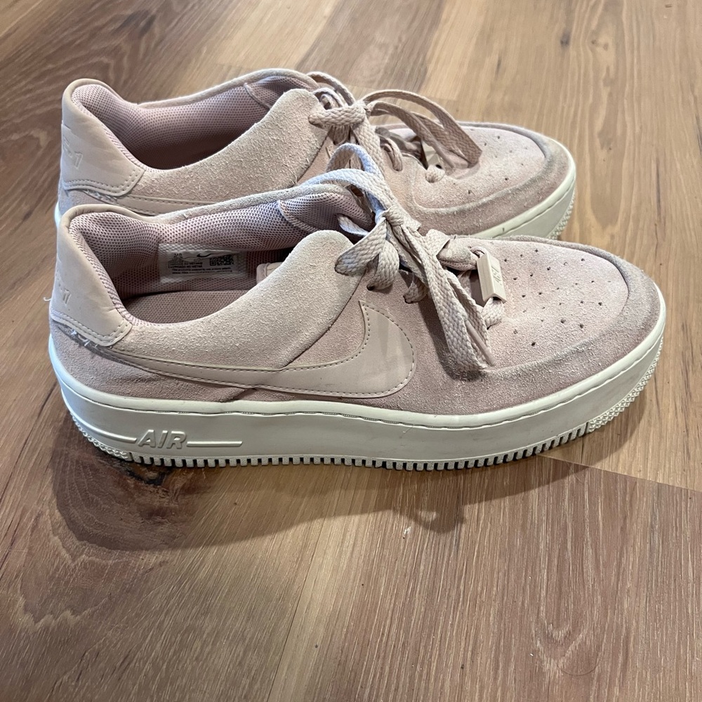 Nike Women's Pink Sneakers